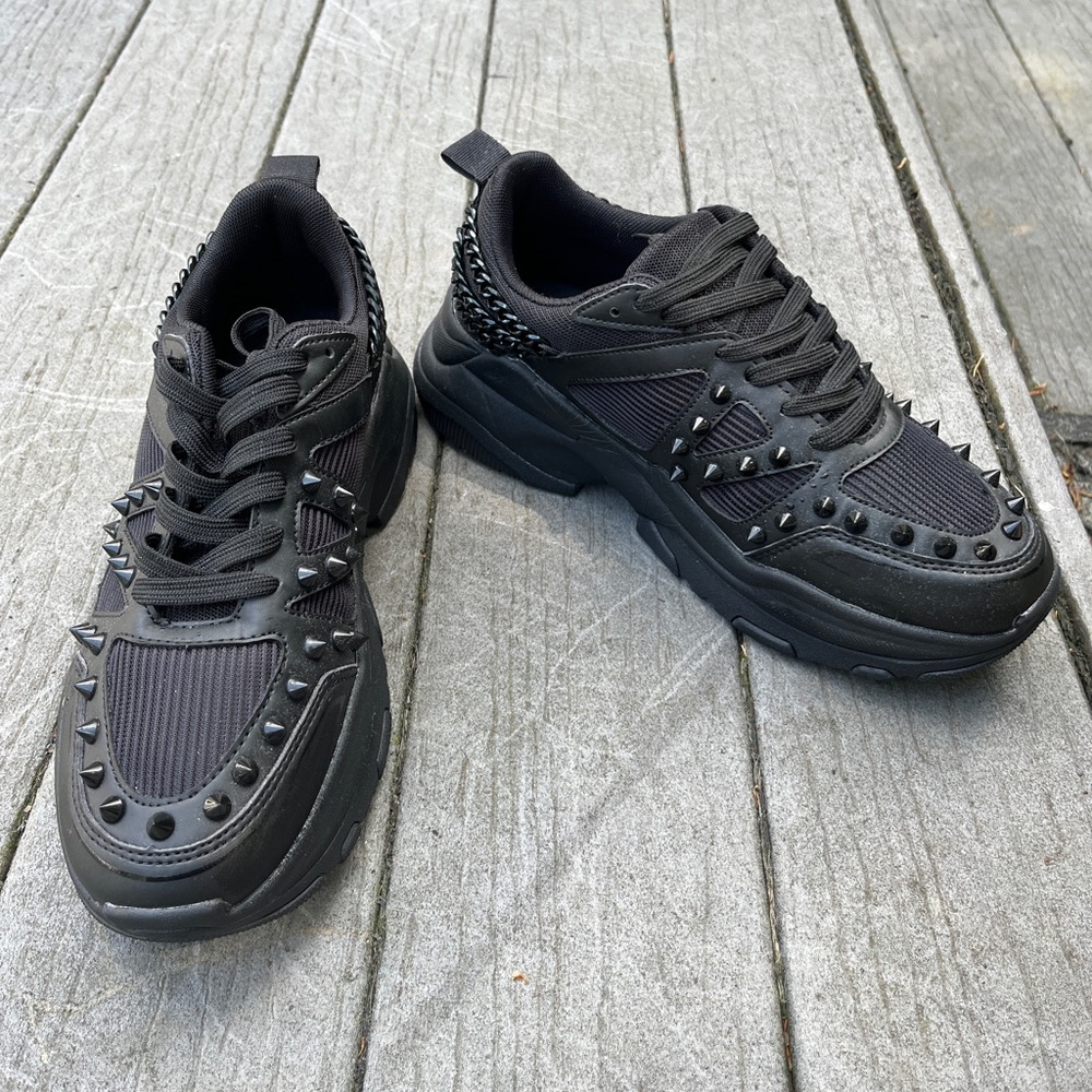 ASOS sneaker never worn